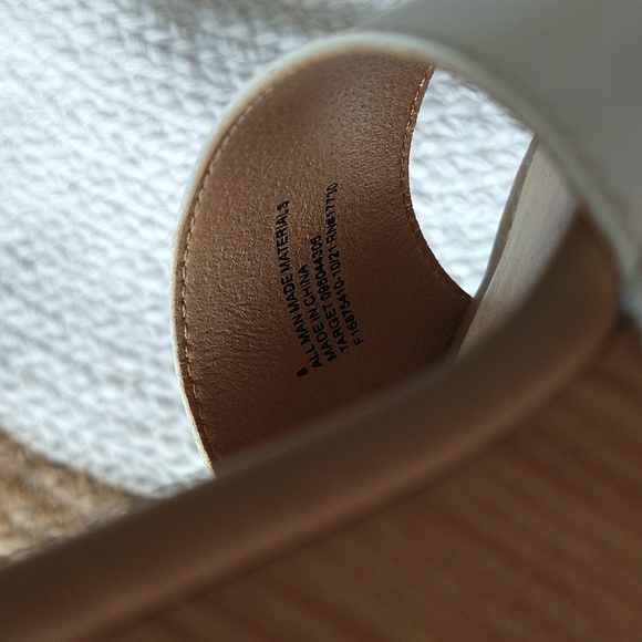 Universal Thread April White Faux Wood Block Heel Sandals - Picture 15 of 16